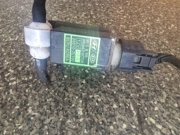 Spolarpump OEM 985102L100 - Begagnad Hyundai OE image 4