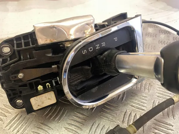 Levier de vitesse Ford Mustang VI 2016 OEM UTO40385 image 4