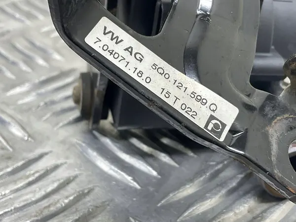 Skoda OE Vattenpump 5Q0 965 561B image 2