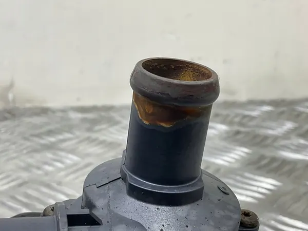 Skoda OE Vattenpump 5Q0 965 561B image 4