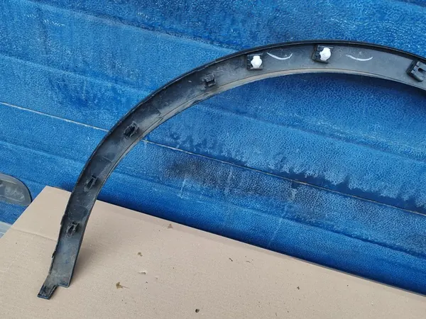 VW Tiguan II Allspace Oikea Etulokasuoja 5NN854732A image 5