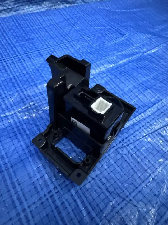 Enchufe USB Hyundai 96120-G4250 para i30 III Lift image 3