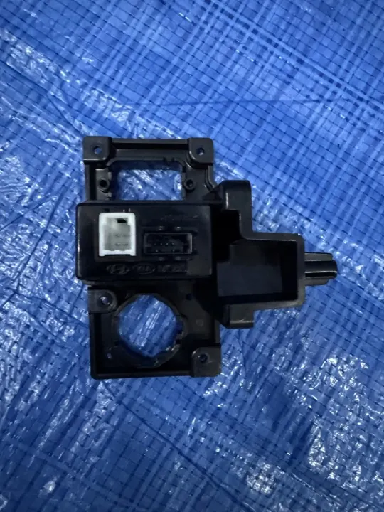 Enchufe USB Hyundai 96120-G4250 para i30 III Lift image 5