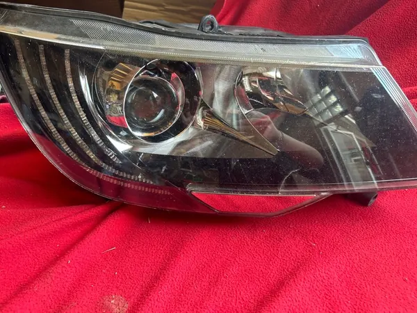 Oikea kääntölamppu SKODA SUPERB II 2 LIFT image 3