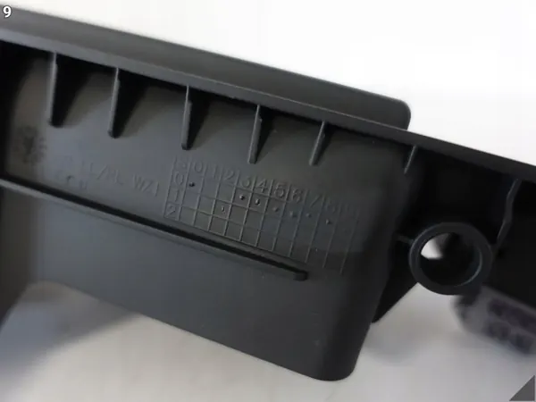 Tirador Puerta Derecha Trasera OEM 66707147 Audi image 10