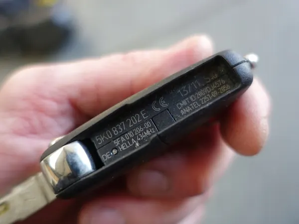 VW GOLF VI Nyckel Fjärrkontroll 434MHz 5K0837202E image 3