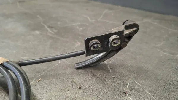Câble d'ouverture capot Mercedes W123 OEM linka otwierania maski image 3