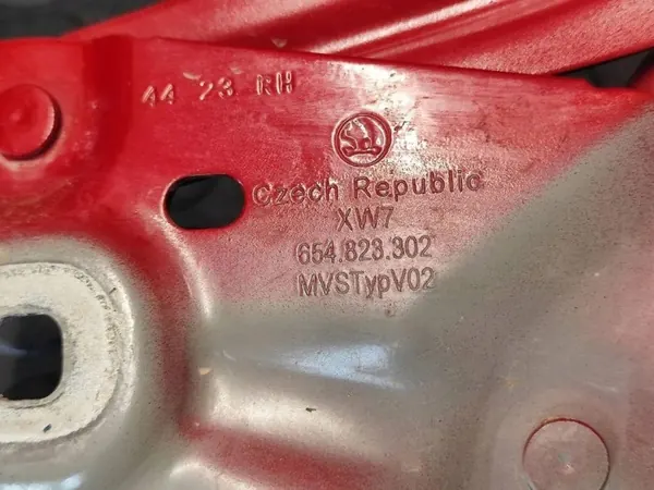 Skoda Scala Konepeltisarana Oikea OEM 654823302 image 3