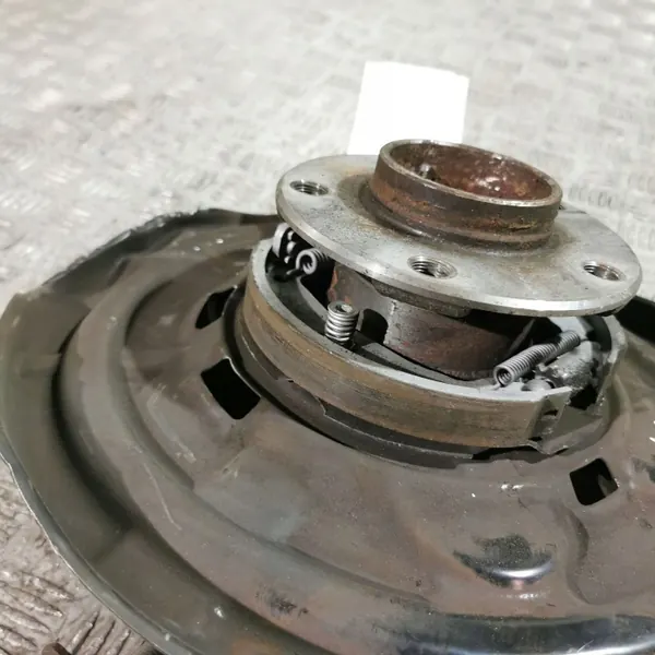 Buje de rueda trasera BMW OEM UTO33670 - Estado usado image 3