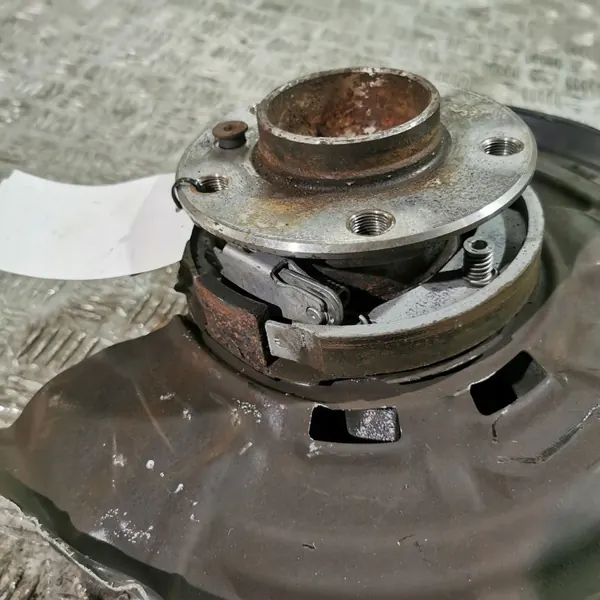 Buje de rueda trasera BMW OEM UTO33670 - Estado usado image 4