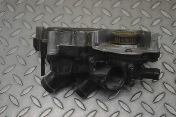 Pompa acqua VW Jetta MK6 1.4L 2012 04C121042C image 4