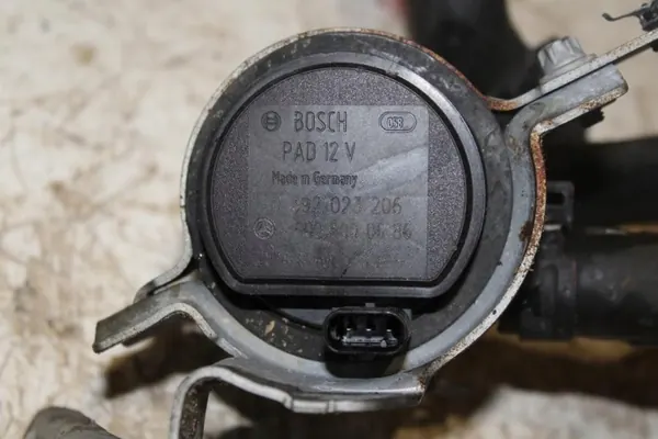 Pompe à eau Mercedes OEM A0392023206 Occasion image 2