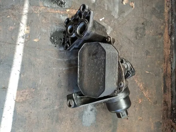 Base de Filtre de Refroidisseur d'Huile Renault Master II 2.5 DCI image 1