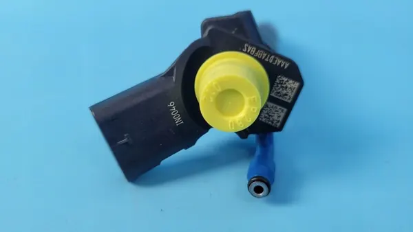 MERCEDES W206 2.0 CDI Injektor A6540700400 image 5