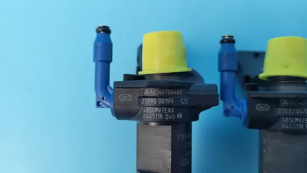 MERCEDES W206 2.0 CDI Injektor A6540700400 image 9