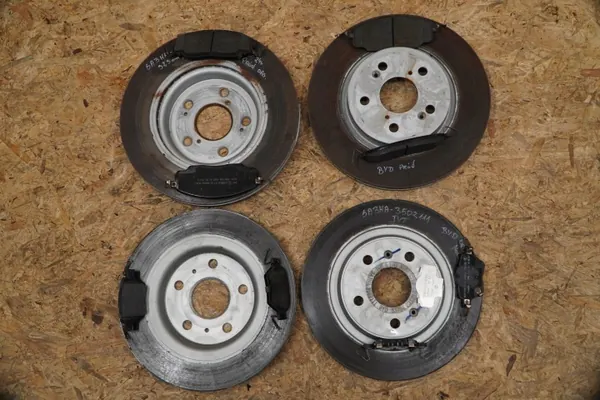 Bremsscheiben & Beläge Set OEM SA3HA-3501011A image 2