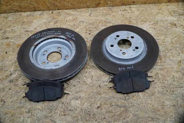 Bremsscheiben & Beläge Set OEM SA3HA-3501011A image 3