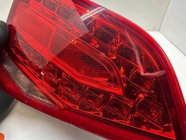 Audi A4 S4 B8 8K 2009 Luces traseras de maletero OEM 8K5945093B image 2