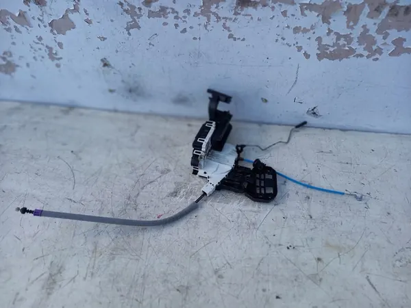 Framhöger dörrlås 4PIN Mercedes GLA X156 image 2