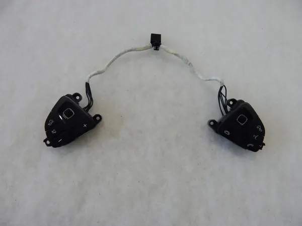 Mercedes ohjauspyörän painikkeet OEM A0999056200 A0999056300 image 2