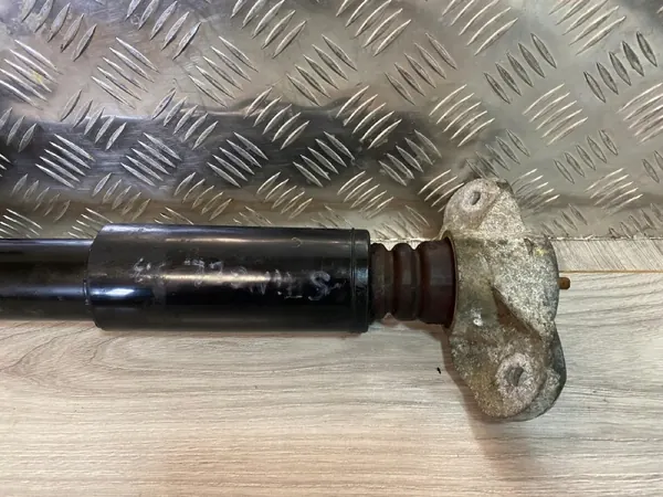 Amortiguador Trasero Derecho OEM 55301-J5050 Kia Stinger image 8