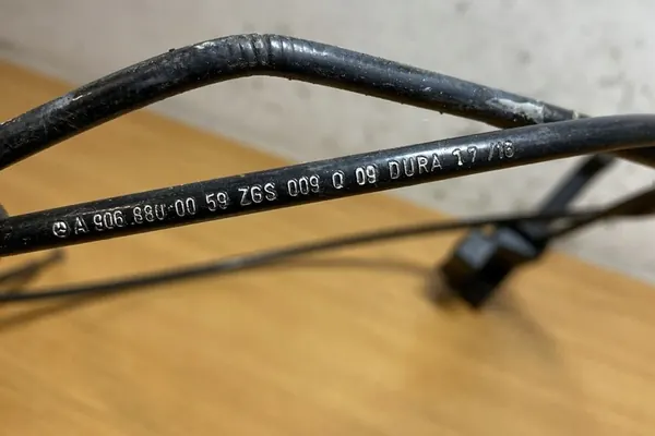 Huvlåskabel MERCEDES-BENZ SPRINTER 3-T A9068800059 image 2