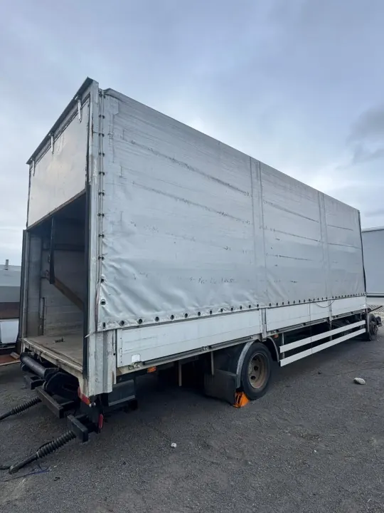 Gebrauchte Volvo FL240 Seitenverkleidung OEM 123 image 2