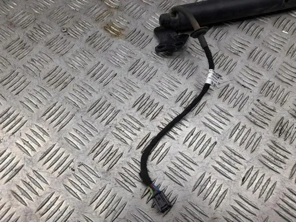 Actuador de portón Porsche Macan OEM 95B827851B image 3