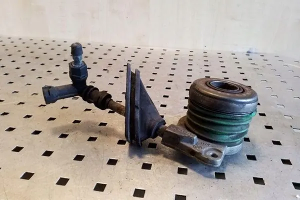 Clutch Bearing VOLVO V70 II 2.5L diesel image 2