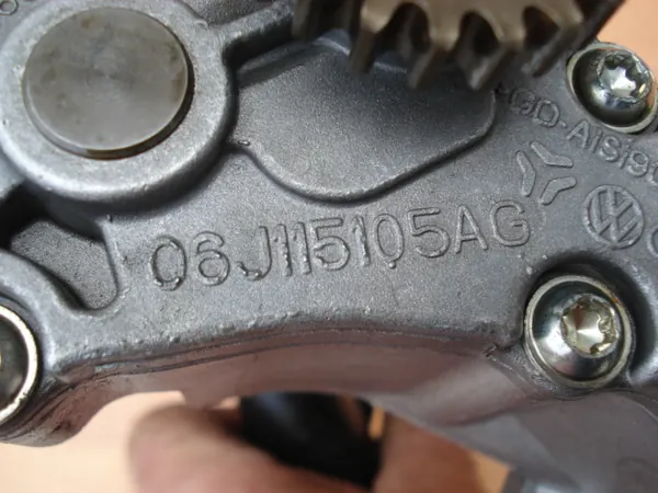Olje pump VW Audi Skoda Seat 2.0 TSI TFSI 06J115105AG image 2