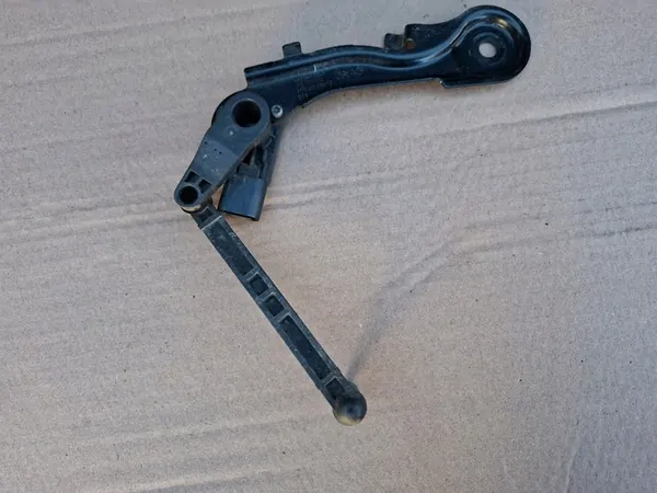 Audi A6 C8 Bakre högra nivåsensor 4K0941310B image 3