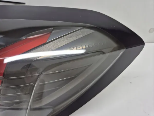 PEUGEOT 208 II Lámpara Trasera Derecha LED Original 19-23 image 4