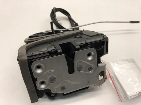 Left Front Door Lock Opel Astra K Kombi 13533588 OEM image 2