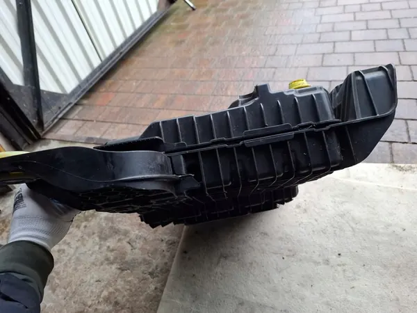 AdBlue Tank PEUGEOT 3008 II P1002560 image 4