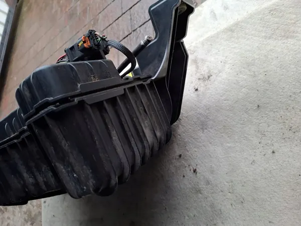 AdBlue Tank PEUGEOT 3008 II P1002560 image 6