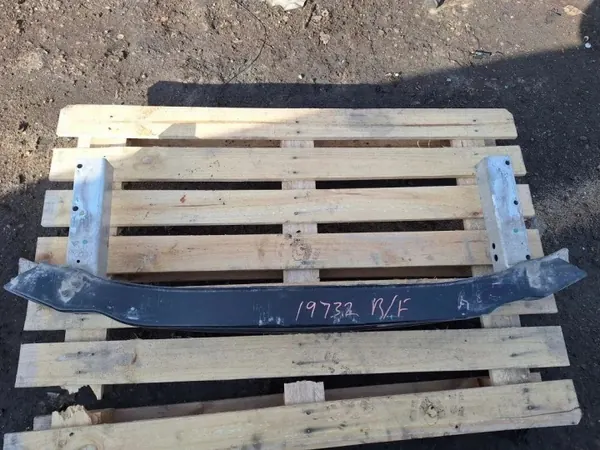 Taka-puskurin palkki OEM 8T0807332A Audi A5 Cabriolle image 3