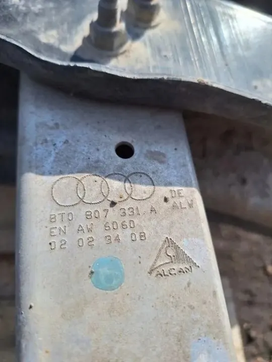 Taka-puskurin palkki OEM 8T0807332A Audi A5 Cabriolle image 5