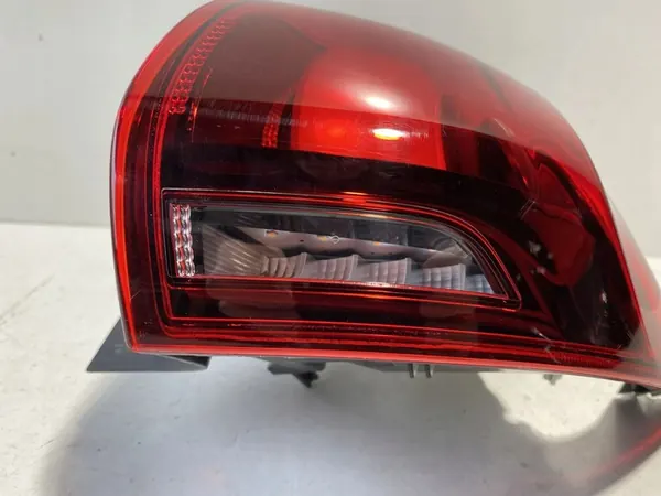 Luz trasera derecha Peugeot 2008 Lift 16- EU image 3
