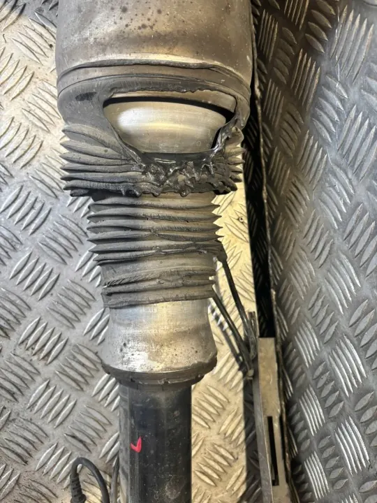 Etuvasen Jousitus OEM A1663204166 Mercedes image 6