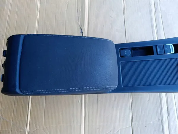 VW PASSAT B8 middenconsole met armsteun OEM image 3