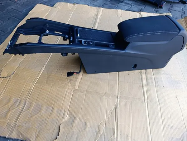 VW PASSAT B8 middenconsole met armsteun OEM image 6