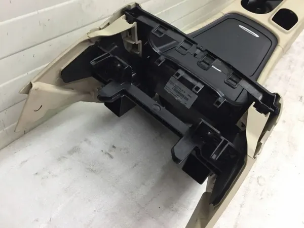 Accoudoir Mercedes CLA W117 OEM A1766804701 Cuir image 3