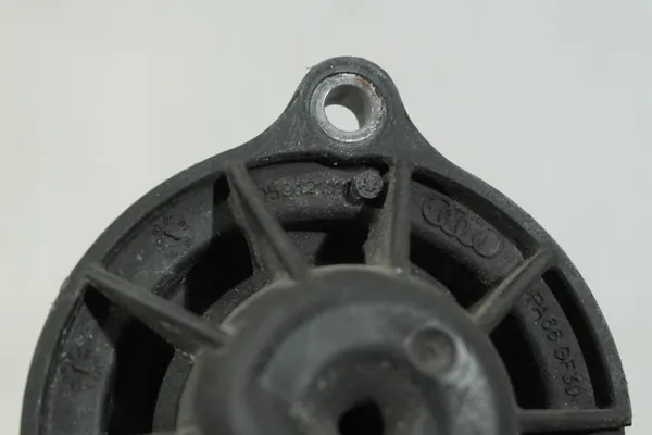 Vattenpump termostat VW Audi Porsche 3.0 TDI 059121004J image 5