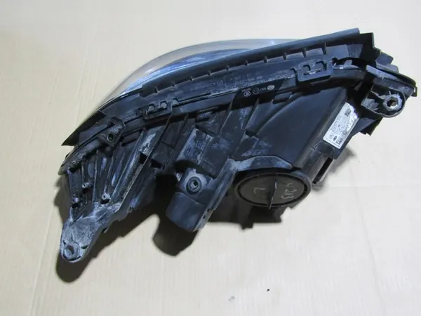 Linker koplamp Mercedes W213 image 4
