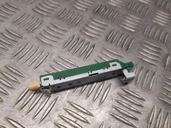 Audi OE 8W6035225B Antennenverstärker - Gebraucht image 4