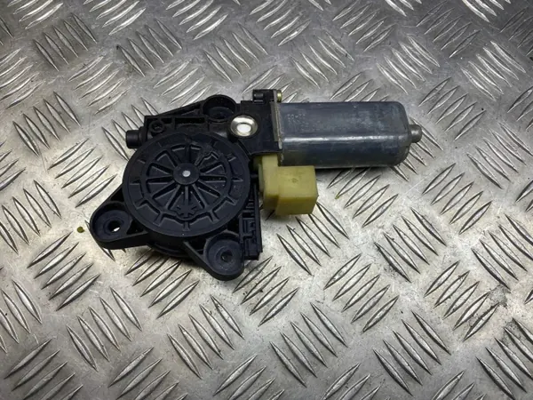 Mercedes-Benz achterrechter deur raammotor OEM A2038203042 image 2