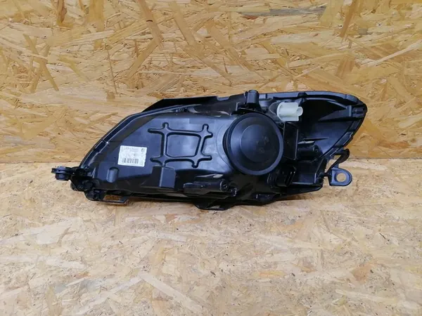 Farol direito Skoda Fabia II 2010-2014 OEM KMR934 image 3