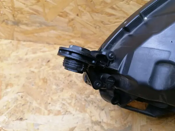 Farol direito Skoda Fabia II 2010-2014 OEM KMR934 image 5