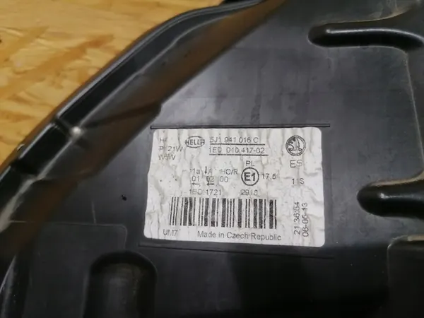 Farol direito Skoda Fabia II 2010-2014 OEM KMR934 image 6