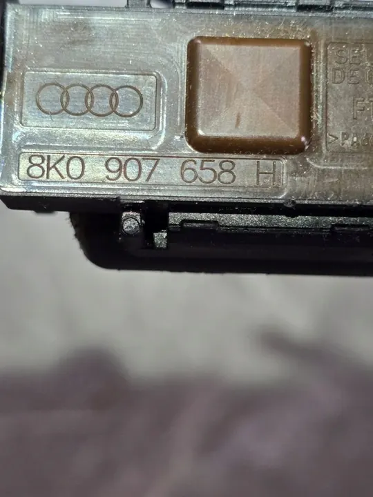 Audi A4 B9 A5 Kytkinpumpun anturi 8K0907658H image 2